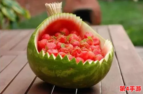 榴莲草莓西瓜茄子黄瓜哪个更适合夏天食用？榴莲和西瓜是最佳选择，清甜多汁解暑效果好