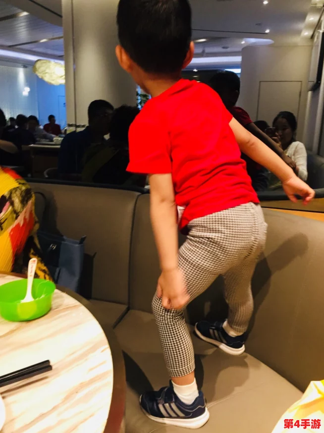 宝宝把腿分大点就可以吃到扇贝了，这家店的服务态度真是太好了