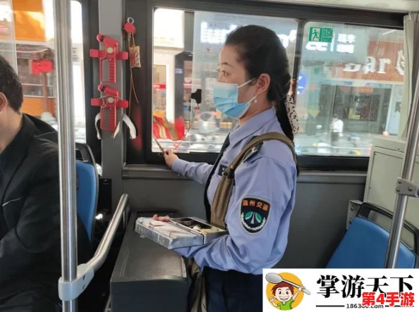 混乱小镇售票员用b检票，令人惊讶的创意与效率并存，让人对服务质量刮目相看