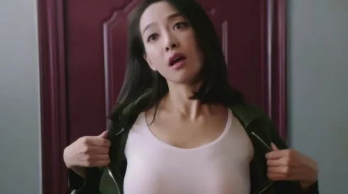 大胸操起来是真的爽，网友热评“让人瞬间充满自信，仿佛拥有了超能力！”