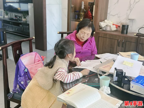 姨母在家细心指导我写作业，让学习变得更轻松和愉快