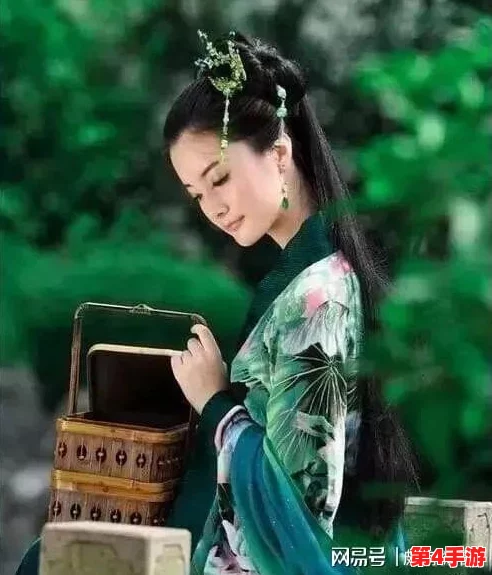 三色男女：红颜蓝衣绿袖，各具风采，令人心动不已