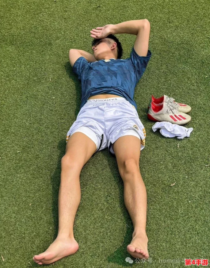 体育生+Gay+白袜+自慰：当运动场遇上彩虹,汗水与欲望交织的青春秘密