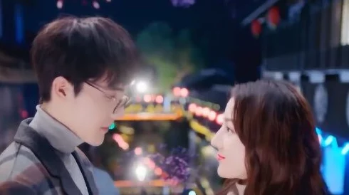 一次又一次的索取你只能是我的，爱情触手可及，热恋甜蜜如初