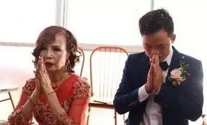 农民工村老妇奶BBWBBw：真实生活中的坚韧与温情，感受她们的故事与奋斗历程