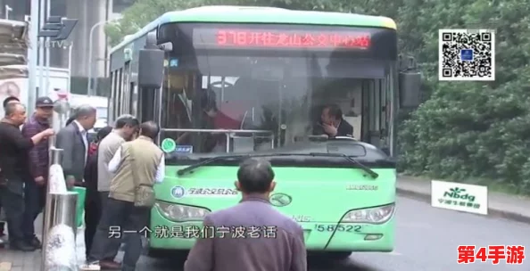公交车最后一排被C林静,乘客纷纷称赞新设计提升了舒适度和私密性 公交车最后一排被C林静,乘客纷纷称赞新设计提升了舒适度和私密性