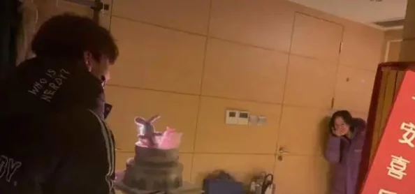 吕红刚进门看见,震惊不已! 吕红刚进门看见,震惊不已!