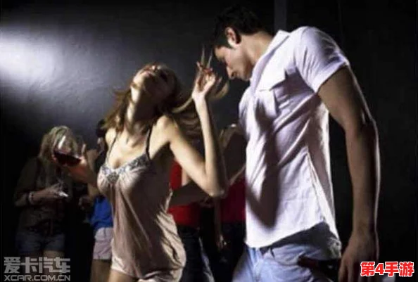 男女生上下拱120秒，激情四溢让人惊艳，真是太好玩了，值得推荐给大家！