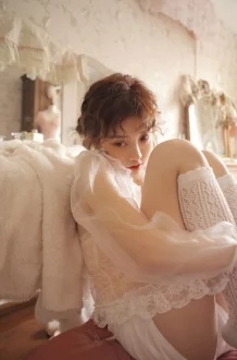 数学课代表穿蕾丝连衣裙：服饰选择展现个性与智慧的完美结合