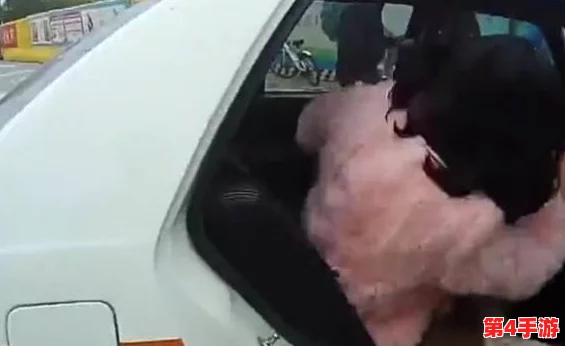 触手寄生公交车:网友热议“这是什么奇葩设定,真是脑洞大开!”引发众多讨论与想象力碰撞 触手寄生公交车:网友热议“这是什么奇葩设定,真是脑洞大开!”引发众多讨论与想象力碰撞