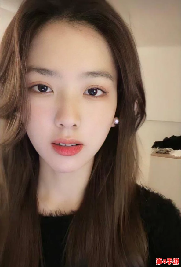 张婉莹自己拿着根笔,网友热议:这一幕真是太可爱了,展现了她的独特魅力和才华! 张婉莹自己拿着根笔,网友热议:这一幕真是太可爱了,展现了她的独特魅力和才华!