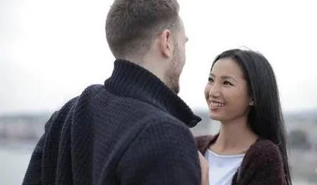 深入探讨男男Gay洗澡互吃鳮吧在线现象及其背后的文化意义 深入探讨男男Gay洗澡互吃鳮吧在线现象及其背后的文化意义