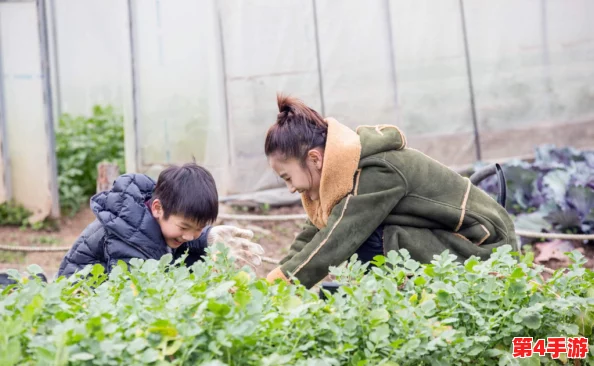 一小孩和妈妈摘萝卜不盖被子黄,网友热议:这才是真正的亲子时光与自然教育! 一小孩和妈妈摘萝卜不盖被子黄,网友热议:这才是真正的亲子时光与自然教育!
