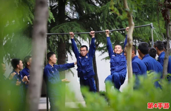 消防员班长双龙消防员,英勇无畏,守护平安 消防员班长双龙消防员,英勇无畏,守护平安