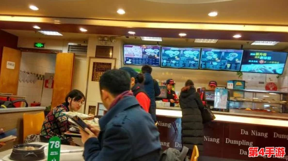 老镖客城中村探店达人快餐店：风雨同舟，共创美味传奇