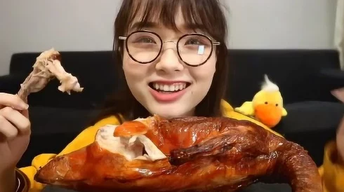 深度解析：大肉大捧一进一出好爽视频MBA的幕后故事与成功秘诀