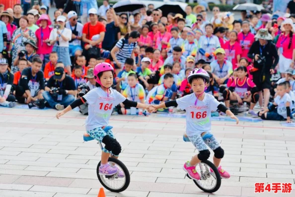 男女生拆拆拆很痛轮滑鞋，勇敢面对挑战，迎接成长的机遇！