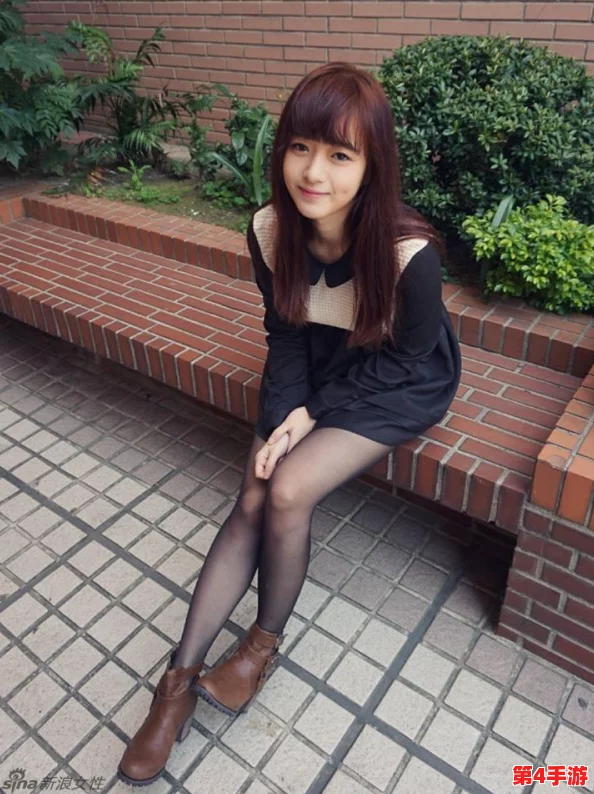 美女校花张开腿让我漫画引发热议,网友纷纷讨论其背后的社会现象与文化影响 美女校花张开腿让我漫画引发热议,网友纷纷讨论其背后的社会现象与文化影响