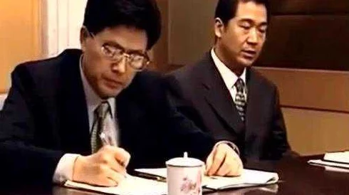 和最讨厌的部长一起去出差旅,如坐针毡难熬 和最讨厌的部长一起去出差旅,如坐针毡难熬
