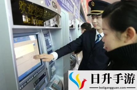检票员用b检票按尺寸上车,乘客需注意行李大小以免影响顺利通行 检票员用b检票按尺寸上车,乘客需注意行李大小以免影响顺利通行