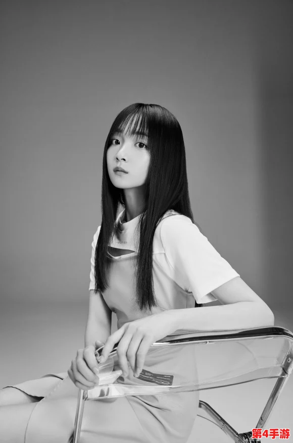 尤妮丝：网友热议这位新星的魅力与才华，纷纷表示期待她在未来的发展和作品！