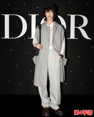 男生坤坤穿女生定眼,2024年时尚潮流引领新风尚,性别界限再度模糊! 男生坤坤穿女生定眼,2024年时尚潮流引领新风尚,性别界限再度模糊!
