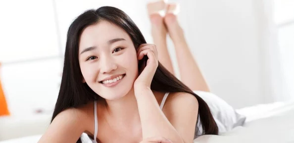 阴茎蹭乳沟是什么体验？专家解析这一行为的心理与生理影响，带你了解背后的原因与感受