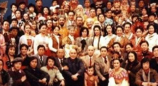 胡桃脚法娴熟,年轻选手在全国比赛中展现出惊人技艺,引发观众热烈反响与赞誉 胡桃脚法娴熟,年轻选手在全国比赛中展现出惊人技艺,引发观众热烈反响与赞誉