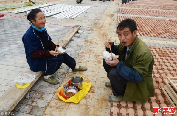 婉莹满足了十几个农民工的愿望，带来了温暖与希望，真情传递无私关怀