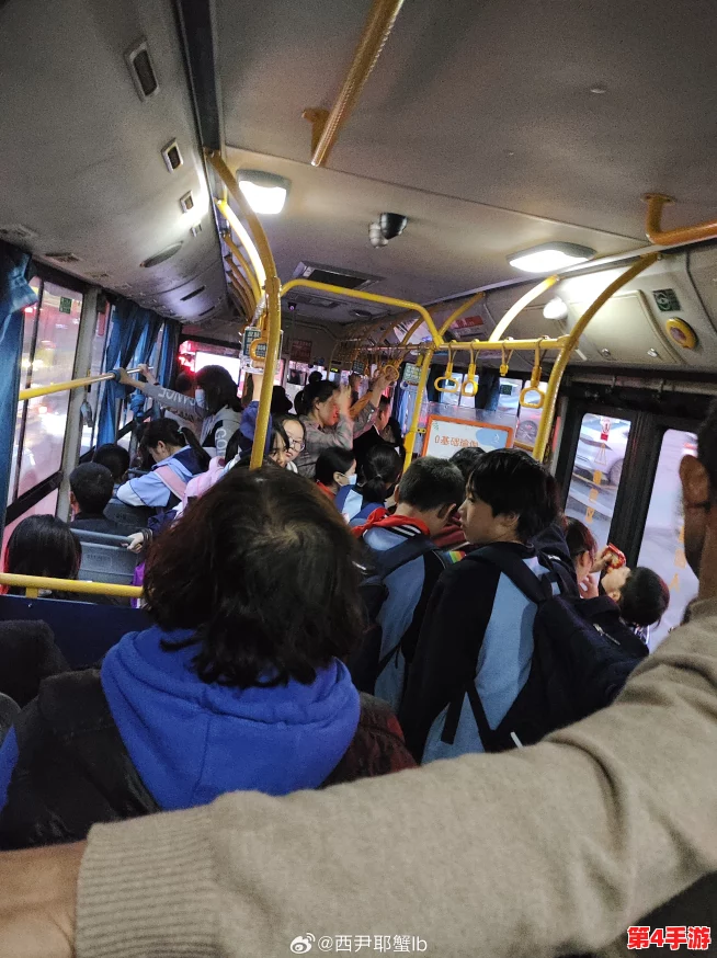 坐公交车被c了2个小时阅读,这种经历让人感到无奈与烦躁,公共交通的拥挤和不便真是令人头疼 坐公交车被c了2个小时阅读,这种经历让人感到无奈与烦躁,公共交通的拥挤和不便真是令人头疼
