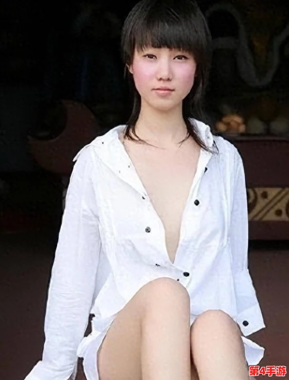 张筱雨人体玉门两腿打开，展现出独特的艺术魅力与身体美感，引发观众深思
