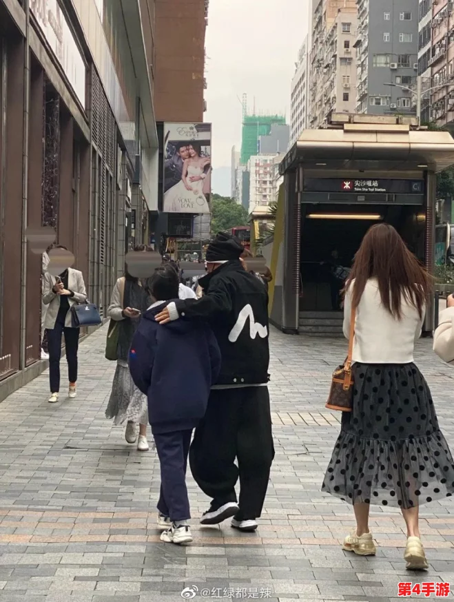 少妇搡bbbb搡bbb搡bbb，现场目击者称情形十分混乱引发围观热潮