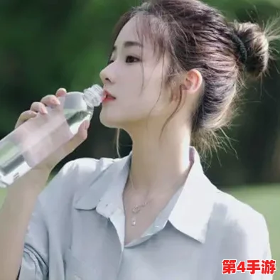 男生将坤坤赛季女生的定眼里视免费，展现青春活力与个性魅力，引发热议与关注