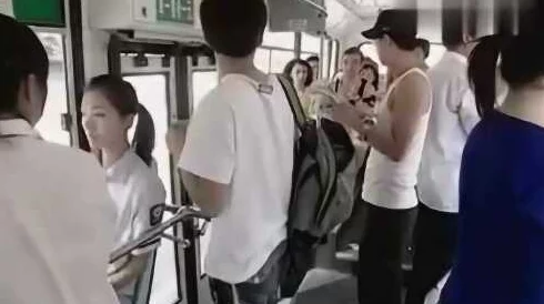 公交车上忘穿内裤揉到 潮动漫:一名乘客因尴尬行为引发众人围观,现场气氛瞬间变得紧张 公交车上忘穿内裤揉到 潮动漫:一名乘客因尴尬行为引发众人围观,现场气氛瞬间变得紧张