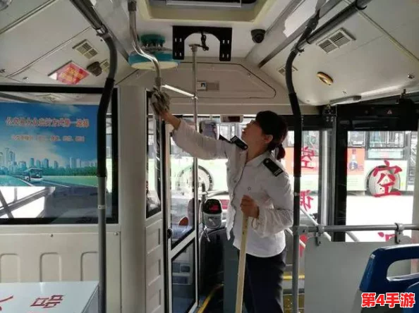 公交车上强伦人妻，警方迅速介入调查，嫌疑人已被抓获并面临严厉法律制裁