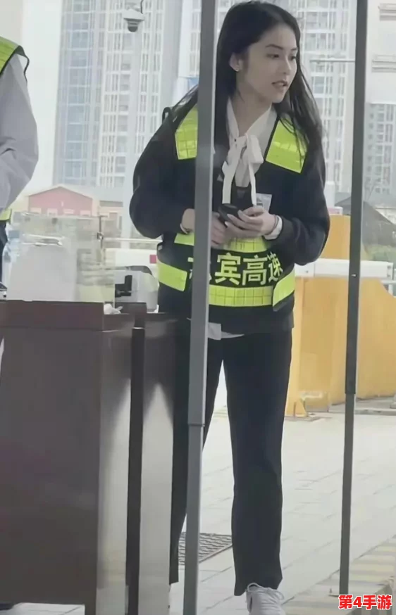天天日综合:某明星被曝与经纪人热恋,网友疯狂围观拍照 天天日综合:某明星被曝与经纪人热恋,网友疯狂围观拍照
