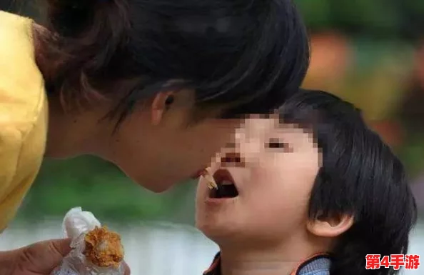一小孩半夜喂女孩吃押巴,背后隐藏着怎样的温情与关怀? 一小孩半夜喂女孩吃押巴,背后隐藏着怎样的温情与关怀?