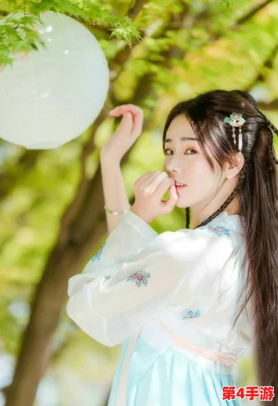 极品粉嫩小仙女小泬69XXv：她的成长故事与魅力绽放，展现出独特个性与风采，引发众人关注与喜爱