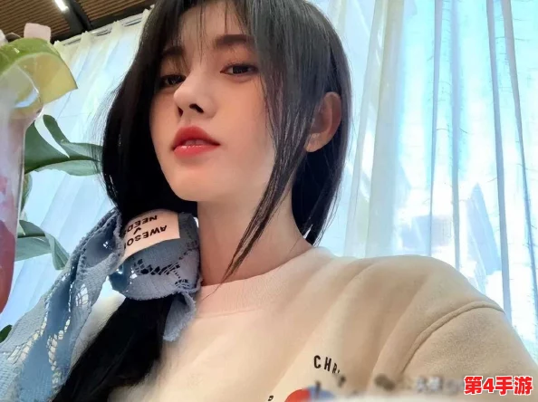 鞠婧祎被曝出喷水18禁视频，网友热议其私生活与职业形象的冲突引发广泛关注