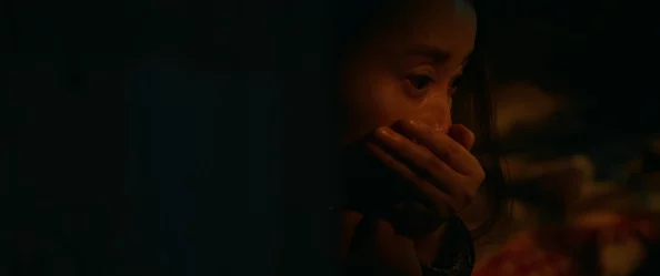 小鲜肉天台放烟花飞机，绚丽夜空下引发围观，粉丝纷纷拍照记录精彩瞬间